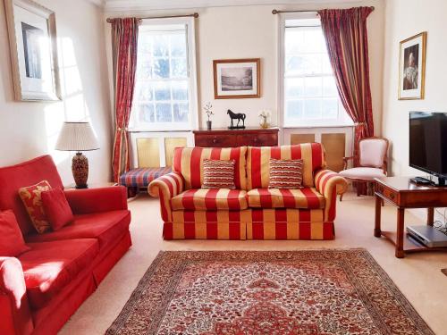 Upper Town Apartment | 18 The Circus Apartment