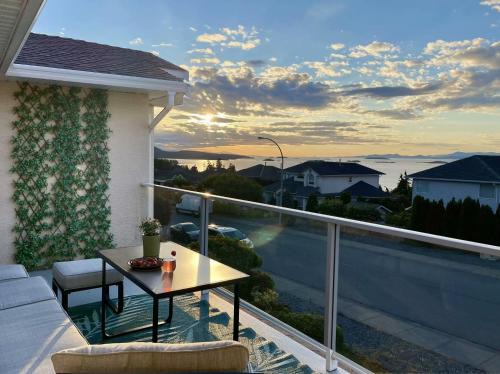 Regional District of Nanaimo Villa | 180 Degree ocean view home