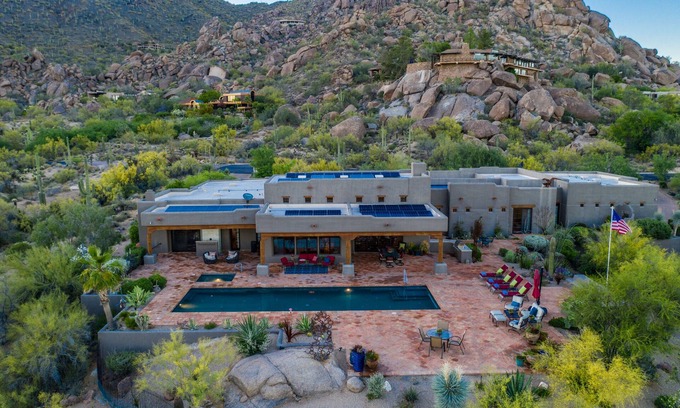 Carefree House | 180-degree Sweeping Views at Southwestern Masterpiece near The Boulders