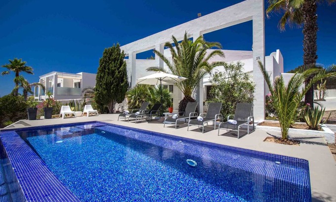 Cala Comte Villa | 180 m² Villa ∙ 4 bedrooms ∙ 8 guests