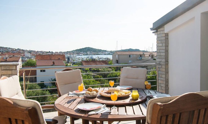 Murter Apartment | 180 m² Apartment ∙ 3 bedrooms ∙ 6 guests