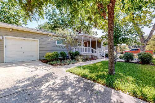 Brentwood House | 180 m² House ∙ 2 bedrooms ∙ 4 guests