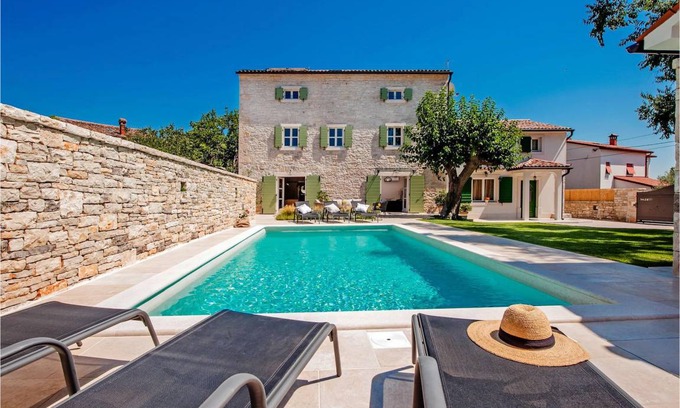 Mrgani House | 180 m² House ∙ 4 bedrooms ∙ 8 guests