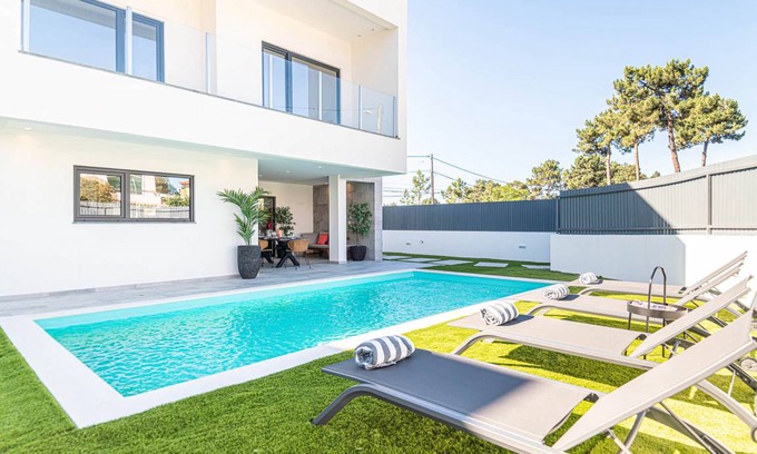 Charneca de Caparica e Sobreda Villa | 180 m² Villa ∙ 3 bedrooms ∙ 6 guests
