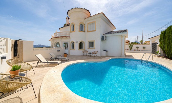 L'Alfas del Pi Villa | 180 m² Villa ∙ 5 bedrooms ∙ 10 guests