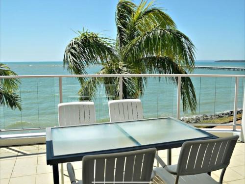Urangan Apartment | 180˚ Water View Apartment - Simply Stunning