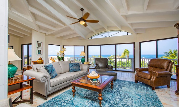 Green Cay House | 180° Sea Views, Luxurious Villa, Walk to secluded beach or beach bar