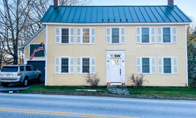 Perkinsville House | 1820 Federal Style Home located on the beautiful Black River