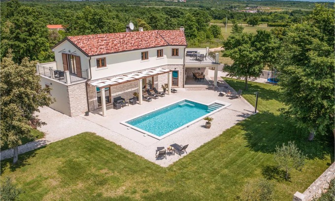 Bale House | 184 m² House ∙ 4 bedrooms ∙ 8 guests