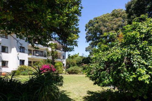 Kenilworth Apartment | 185 m² Apartment ∙ 2 bedrooms ∙ 4 guests