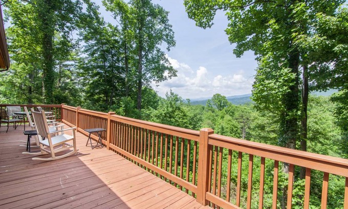 Lenoir Cabin | 185 m² Cabin ∙ 3 bedrooms ∙ 8 guests