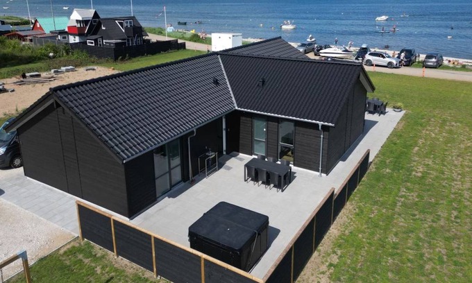 Grønninghoved Strand House | 185 m² House ∙ 1 bedroom ∙ 10 guests