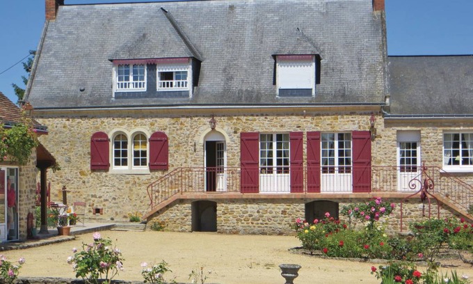 Juigne-sur-Sarthe House | 185 m² House ∙ 4 bedrooms ∙ 9 guests