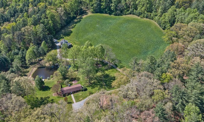 Horse Shoe House | 185 m² House ∙ 3 bedrooms ∙ 6 guests