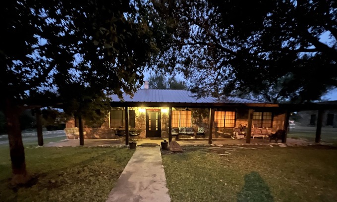 Brackettville House | 1852 Fort Spring Pool, History