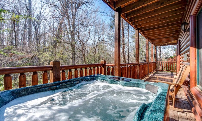 Hemlock Hills Cabin | 186 m² Cabin ∙ 3 bedrooms ∙ 10 guests