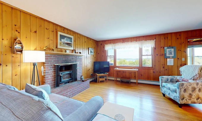 Castine Cottage | 186 m² Cabin ∙ 3 bedrooms ∙ 7 guests