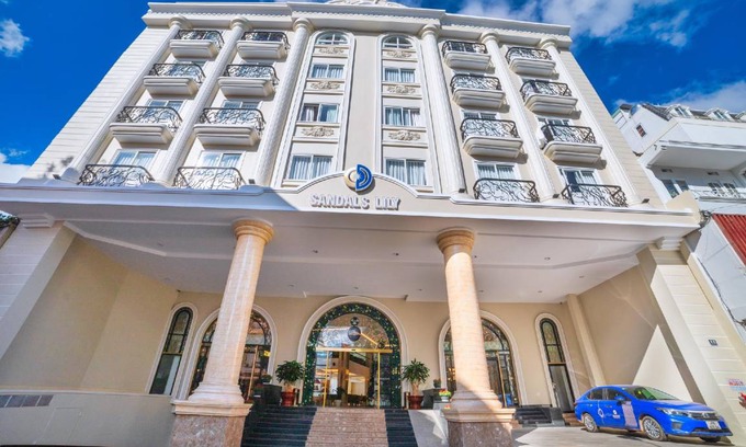 Da Lat Hotel | 186 m² Hotel ∙ 3 bedrooms ∙ 127 guests