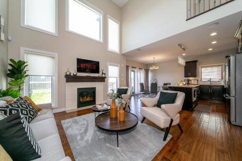 Southeast Edmonton House | 186 m² House ∙ 4 bedrooms ∙ 12 guests