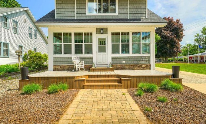 Ottawa Beach House | 186 m² House ∙ 4 bedrooms ∙ 12 guests