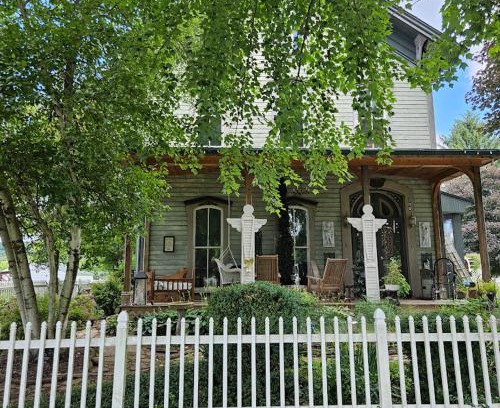 Port Washington Bed & Breakfast | 1873 Victorian Rose B & B