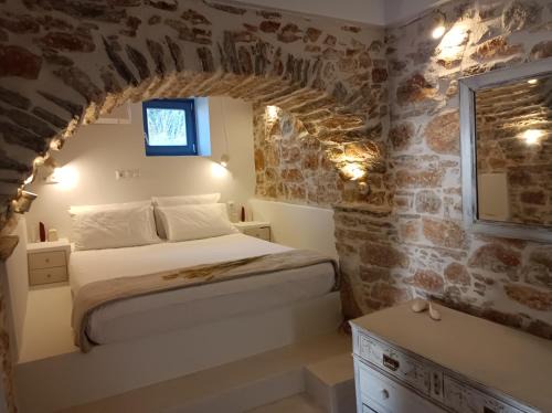 Filoti House | 1875 panoramic stone house
