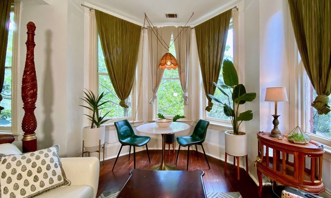 Old West Broad Neighborhood Apartment | 1896 Tattnall Collection: Villa
