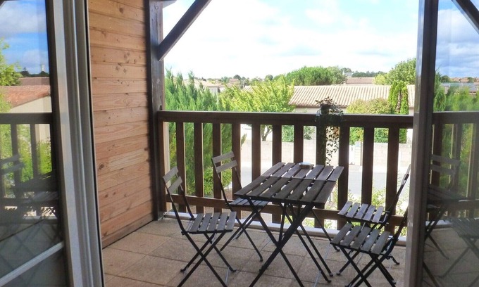 Chasseneuil-du-Poitou Apartment | 18moliere fr 4 pers. sheets, towels & cleaning included