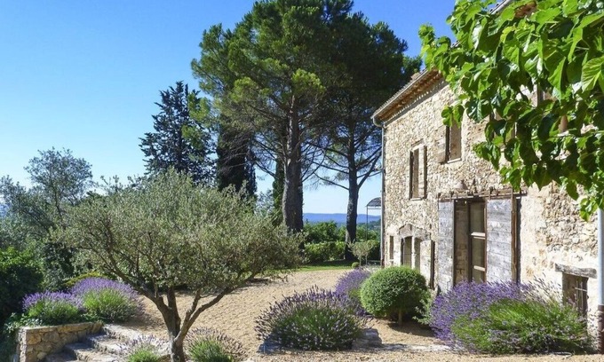 Seillans House | 18th century restored stone house in a large mature garden with 360 degree views