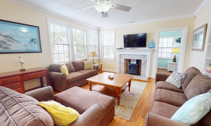Savannah Beach House | #19 13th Street - A Great Tybee Beach House in a Terrific Location -FREE Wi-Fi