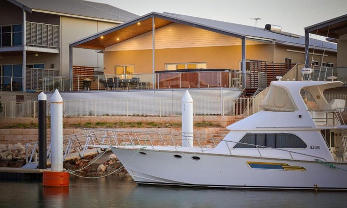Exmouth House | 19 Corella Court