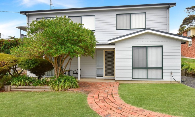 Bermagui House | 19 George Lane - Enjoy the water views from the sitting room upstairs!