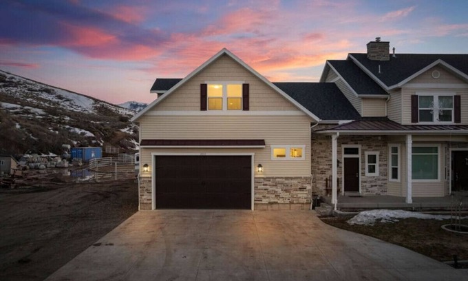 Morgan County House | 19 Miles to Snow Basin! Mountain Views! Bunk Beds!
