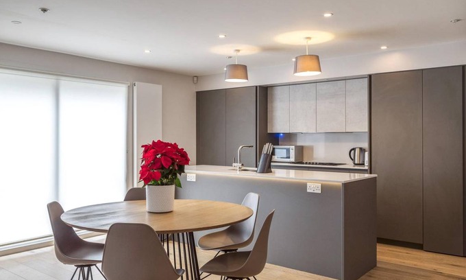 Avonmore and Brook Green House | 190 m² House ∙ 4 bedrooms ∙ 8 guests