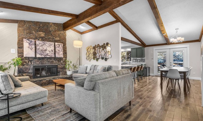 Mountain View District House | 190 m² House ∙ 4 bedrooms ∙ 10 guests