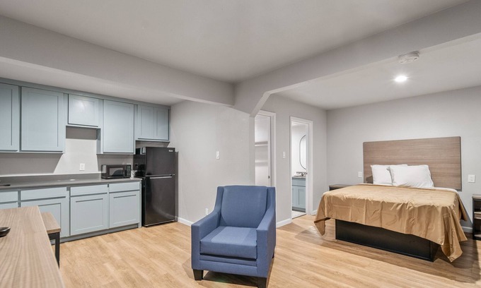 South Arlington Apartment | 1902 Studios