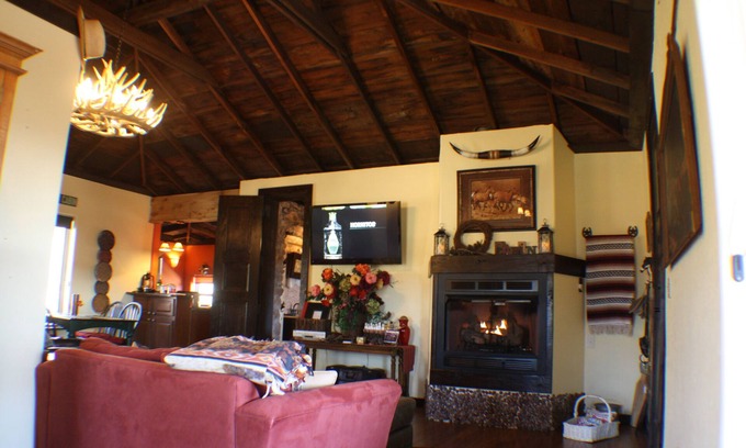Medicine Park Cabin | 1910 Mountain Cabin-Medicine Park. Cleanest,King Bed,Fireplace,Air-jet Tub for 2