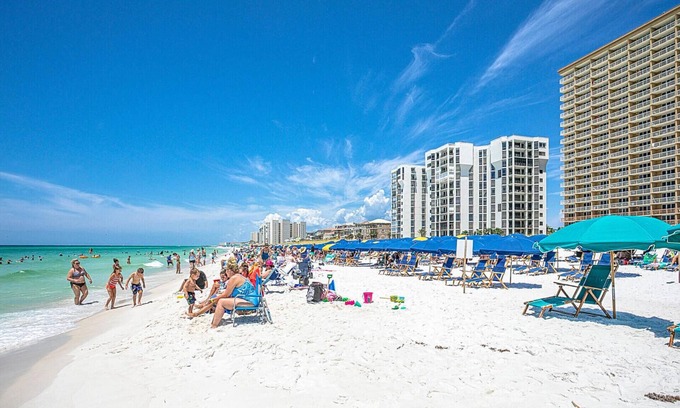 Destin Condo | 1915 Pelican Beach- Gulf Front w/Pool + Pvt. Beach Access