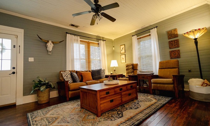 Waynesville House | 1920s Cottage- Walk to Downtown Waynesville and Hazelwood Village. Pet-Friendly!