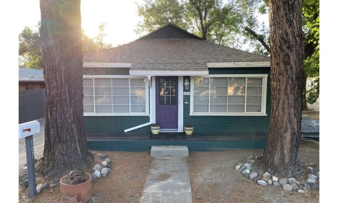 Cottonwood House | 1935 renovated farmhouse just a few blocks from historic Old Town Cottonwood