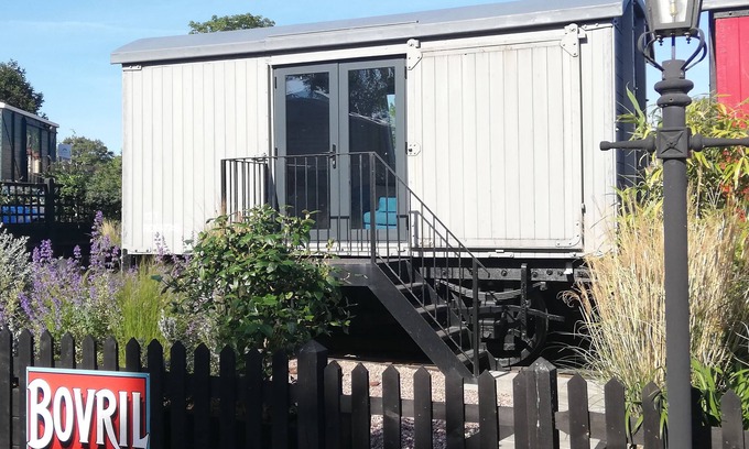 Newenden Apartment | 1944 Ammunition Wagon - Original train carriage - Sleeps 4 - Watch steam trains only 20ft away