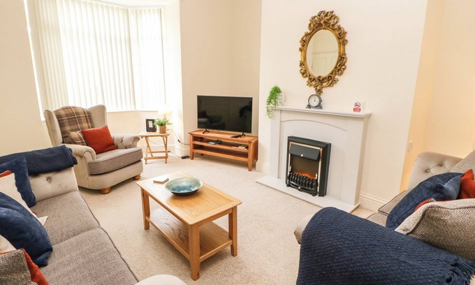 Consett Cottage | 195 DURHAM ROAD, family friendly, with a garden in Consett