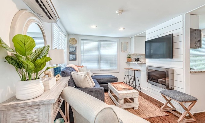 Isle of Palms Apartment | 1950s Beach Cottage Unit C