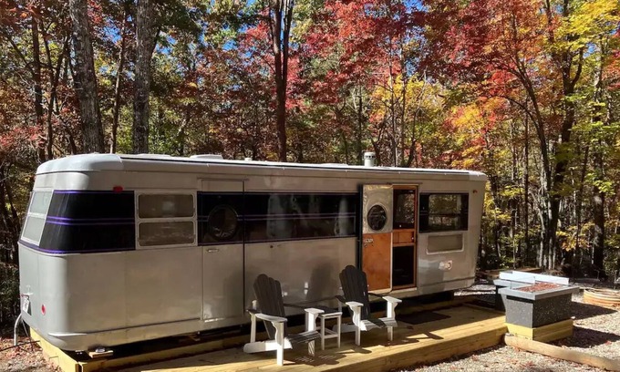 Dahlonega House | 1954 Spartan Manor, Restored Mid-Century Classic