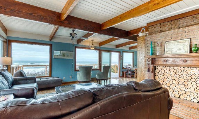 Seal Rock House | 196 m² House ∙ 3 bedrooms ∙ 8 guests