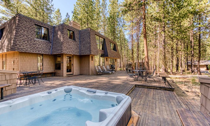 Black Butte Ranch Cabin | 198 m² Cabin ∙ 4 bedrooms ∙ 12 guests