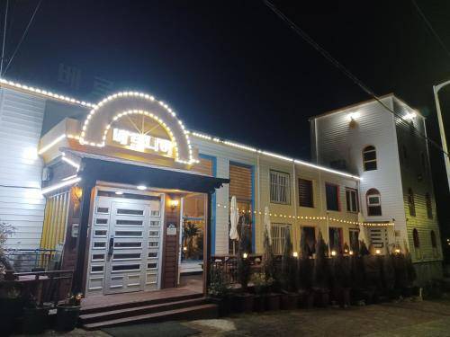 Dolsan-eup House | 198 m² House ∙ 5 bedrooms ∙ 16 guests