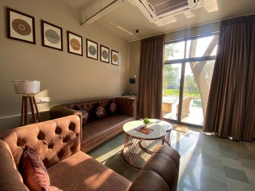 Niwas Villa | 1983 villa Heritage villa with Pool - Akira Homes