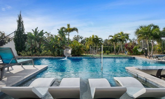 Reunion House | 1988 m² House ∙ 14 bedrooms ∙ 36 guests
