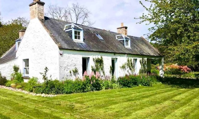 Evanton House | 19th Century Millers Cottage with stunning views, beautifully renovated.